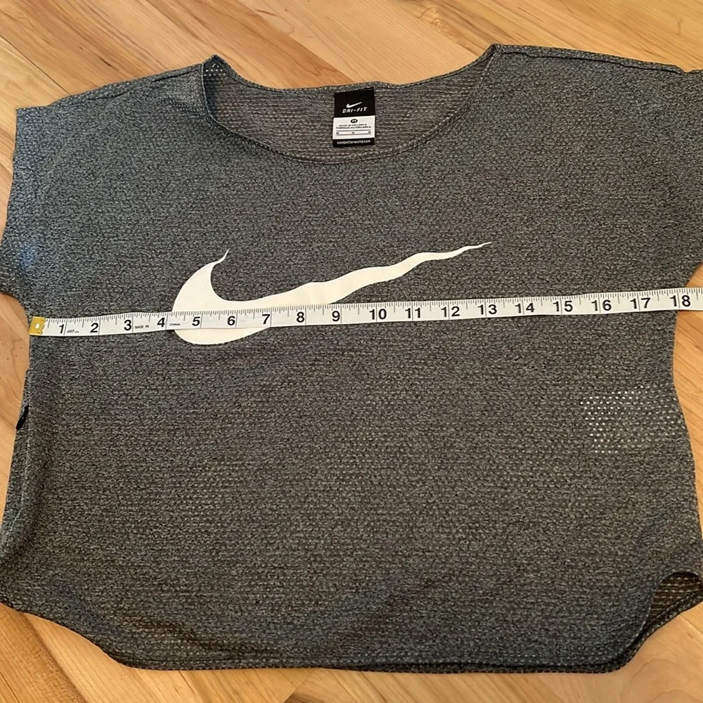 Nike Dri-Fit Running / Yoga Athletic Loose Gray Shirt